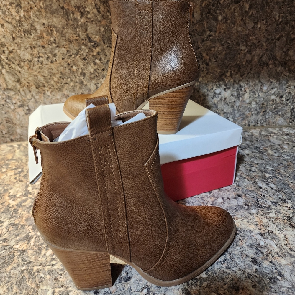 Just Fab Brown (Cognac) Womens Ankle Boot (Tarynn) Sz 9 M Width (NIB)